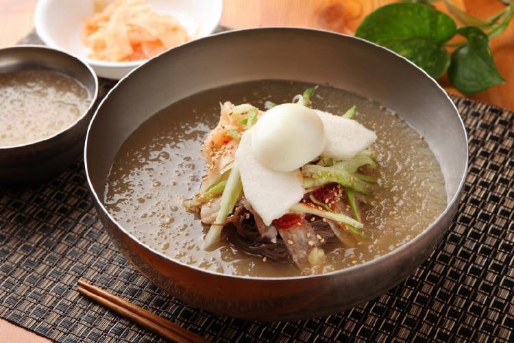 평양냉면 함흥냉면 차이, 알고 먹으면 더 맛있는 반전! 냉면 덕후도 헷갈린 진짜 차이점은?