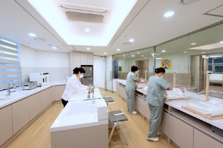 산후조리원 채용, 자격증 없이도 월 250만? 2026 신입 꿀팁